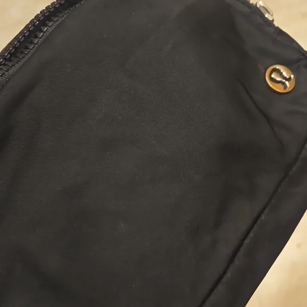 Lululemon Black Everywhere Belt Bag - Picture 10 of 11